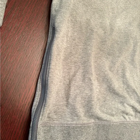 Men’s lululemon long sleeve crewneck shirt